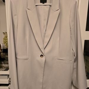 Elegant Light Gray Blazer